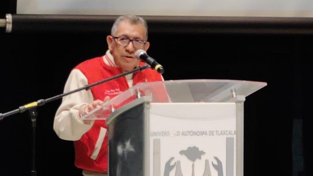 Rector de la UATx da bienvenida a estudiantes de nuevo ingreso