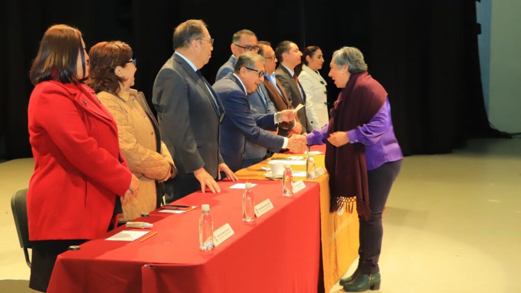Preside Rector de la UATx  entrega de  Estímulos a la Permanencia  por Habilitación Académica a mil 422 profesores