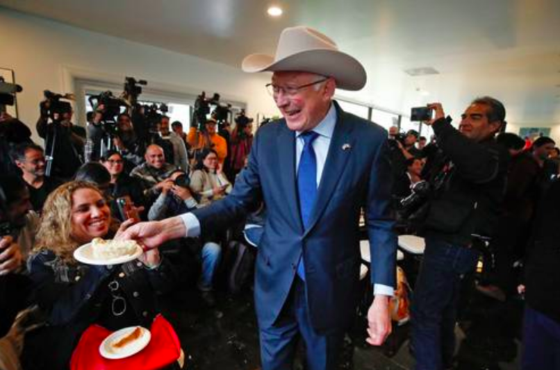 Concluye encargo Ken Salazar sin entregar informe sobre El Mayo