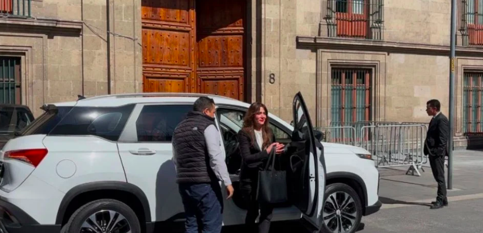 Arranca la reunión de Sheinbaum con consejeros del INE para abordar el recorte presupuestal
