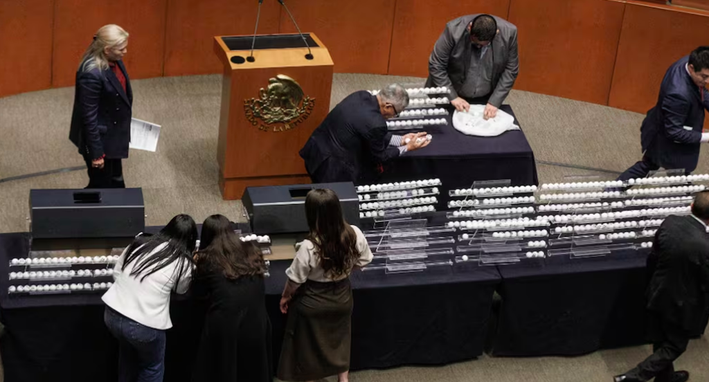 Senado alista acuerdo para definir en tómbola candidaturas a elección judicial; Noroña respalda fallo del TEPJF