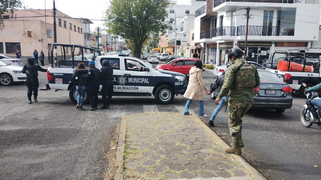 DETIENE POLICÍA DE APIZACO A TRES PERSONAS QUE PORTABAN ARMAS DE FUEGO