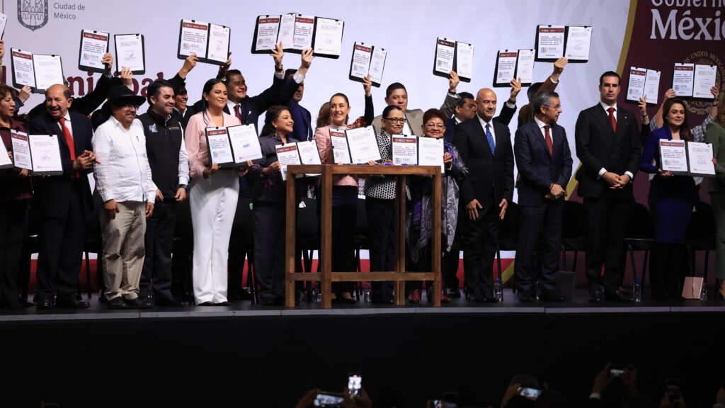 ACUDEN GOBERNADORA Y ALCALDES DE TLAXCALA A ENCUENTRO CON PRESIDENTA SHEINBAUM