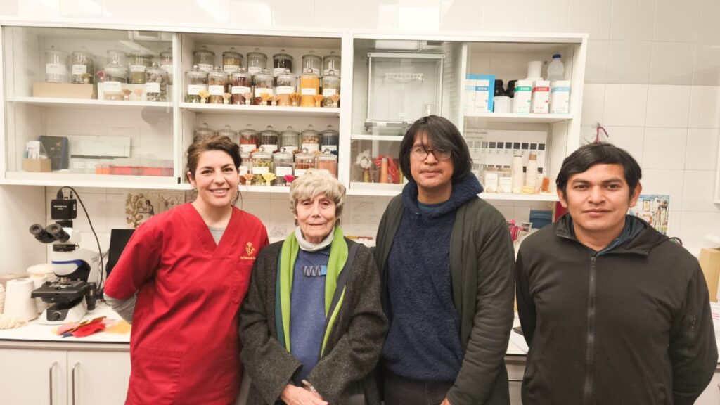 ARTESANO TLAXCALTECA IGNACIO NETZAHUALCÓYOTL PARTICIPÓ EN INTERCAMBIO TEXTIL EN ESPAÑA