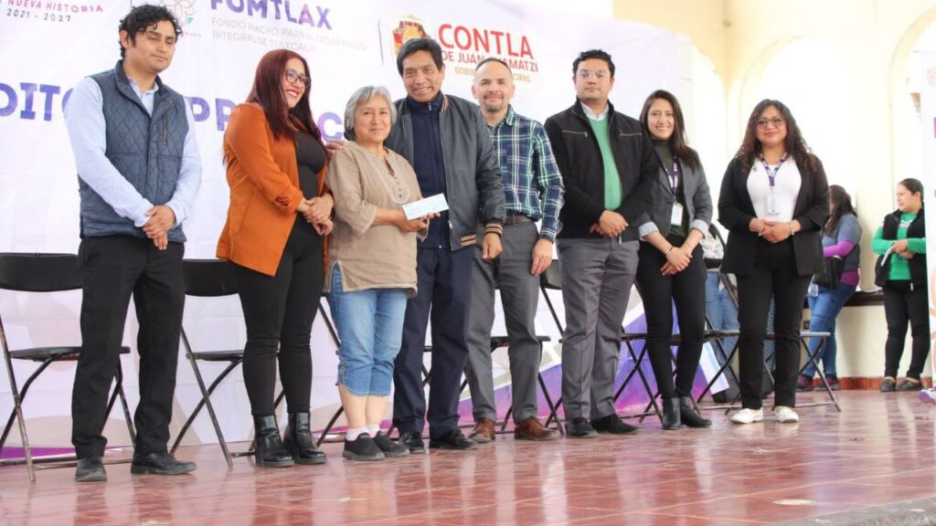 ENTREGA FOMTLAX CHEQUES A EMPRENDEDORES DEL MUNICIPIO DE CONTLA