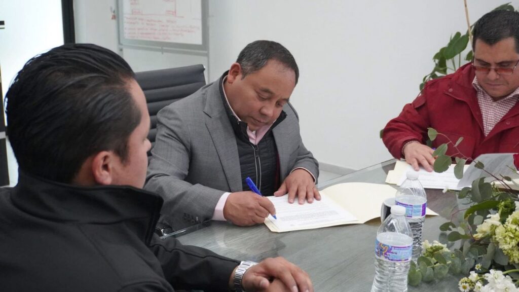FIRMA JAVIER RIVERA BONILLA CONVENIO DE COLABORACIÓN PARA IMPULSAR EL DESARROLLO RURAL SUSTENTABLE