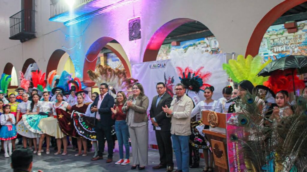 ntrega alcaldesa Blanca Angulo apoyos económicos a 28 camadas de Chiautempan