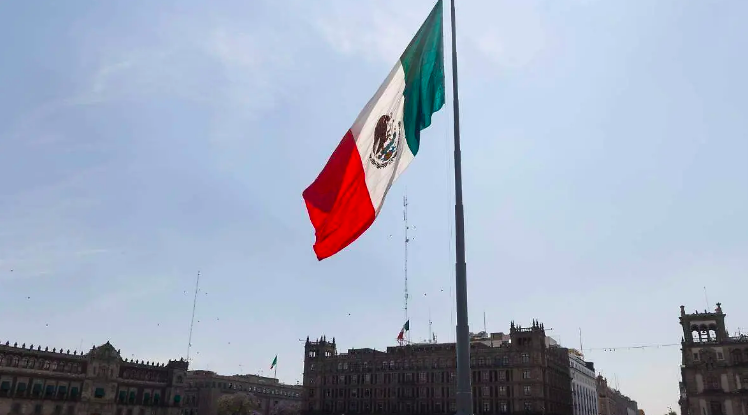 México celebra el Día de la Bandera
