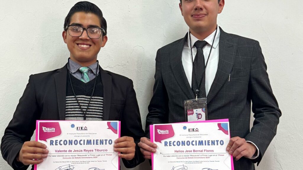 Estudiantes de la UATx ganan primer lugar en concurso de debate convocado por el ITE