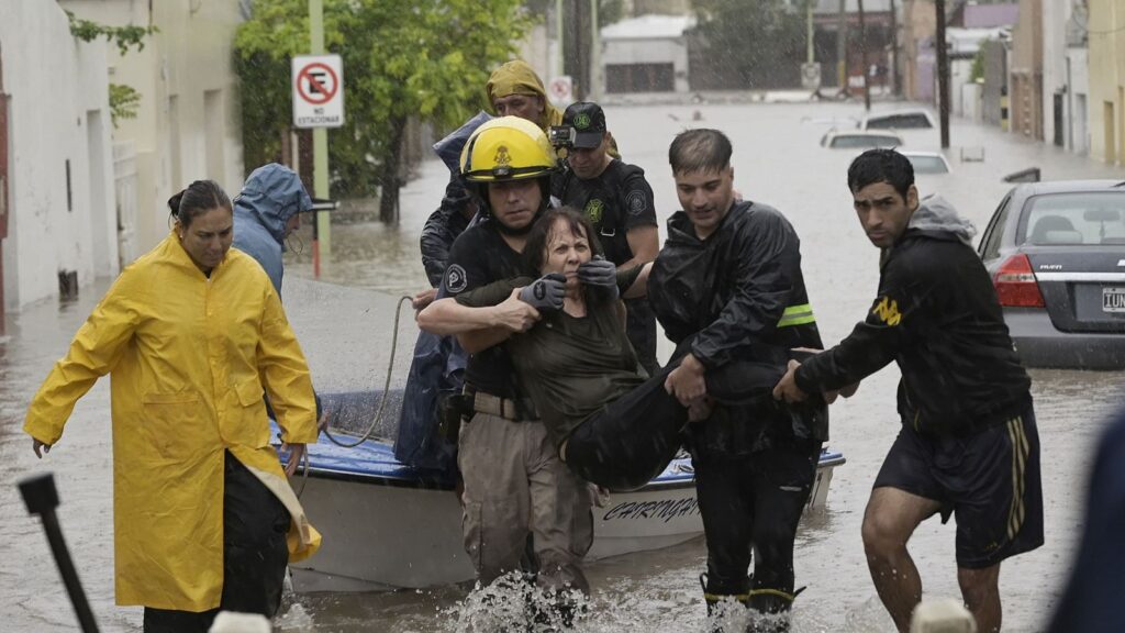 Inundaciones en Argentina dejan 15 fallecidos en Bahía Blanca