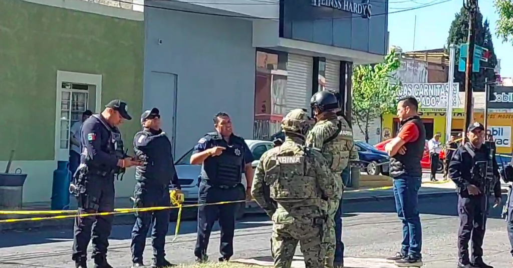 Asalto a minisúper en Apizaco desata balacera, ladrones se dan a la fuga