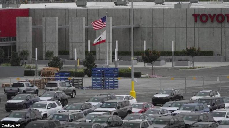 Trump estima recaudar 100 mdd anuales con los aranceles a importaciones de automóviles