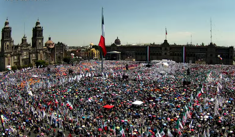 Miles llegan al Zócalo CDMX para asamblea festival de Sheinbaum