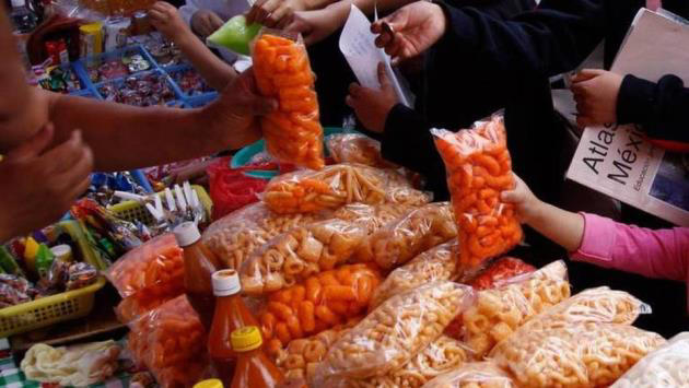 Escuelas que digan vendiendo comida ‘chatarra’ podrán ser multadas