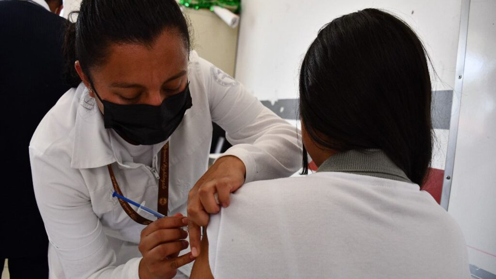 VACUNAN EN TLAXCALA A 12 MIL 883 NIÑAS CONTRA VIRUS DE PAPILOMA HUMANO