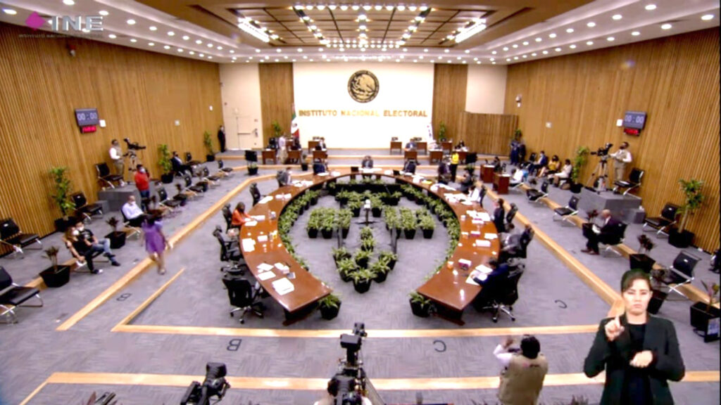 Consejeros electorales van por más recursos para 2026