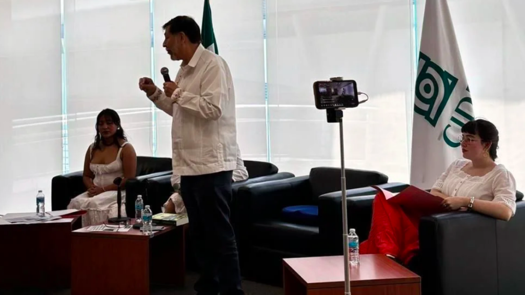 Estudiantes del CIDE reclaman a Noroña sobre Teuchitlán; senador los llama mentirosos y concluye conferencia