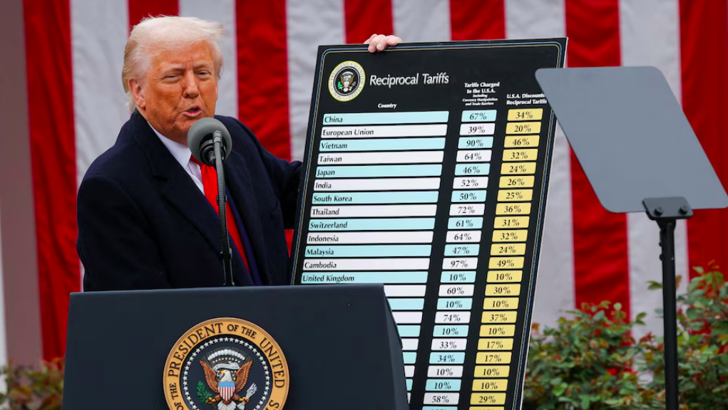 Trump libra a México y Canadá de aranceles amplios, pero les pega en industria clave