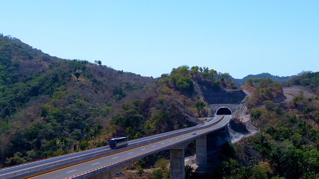 Turismo y economía regional beneficiarios de la autopista Jala-Puerto Vallarta
