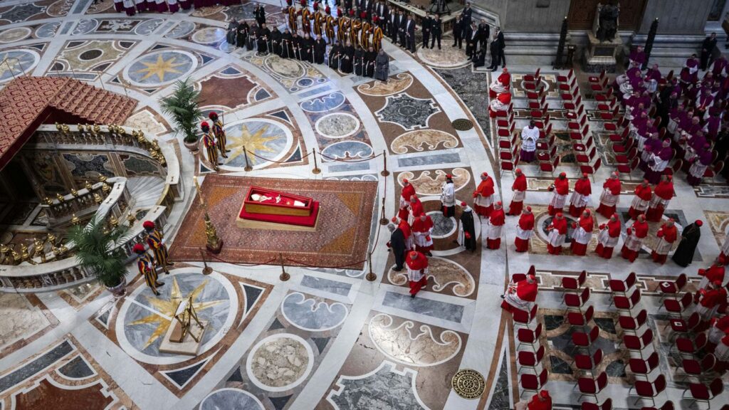 Muerto el Papa, viene otro. La hipocresía política en los funerales de Francisco