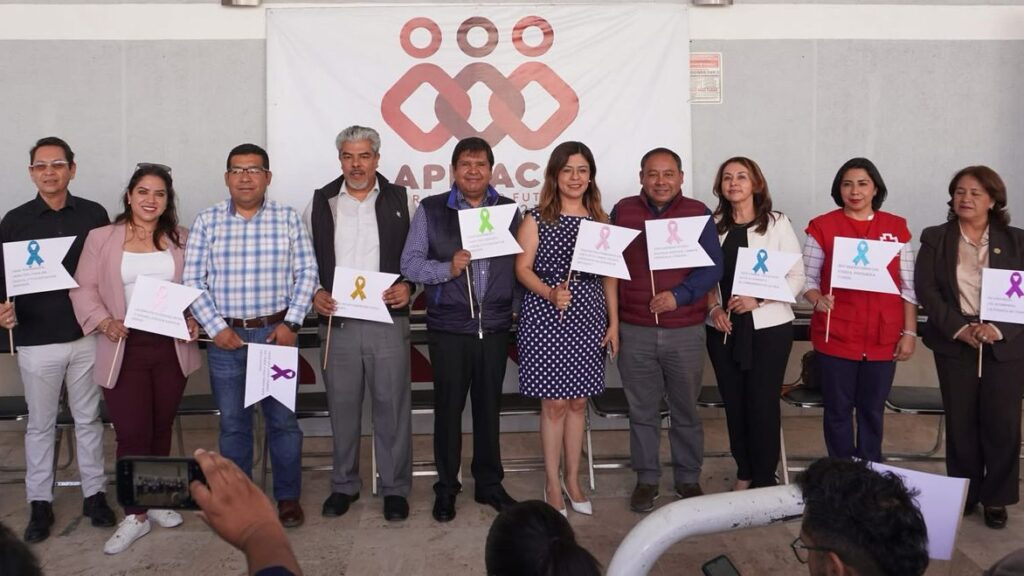 DA JAVIER RIVERA BONILLA BANDERAZO DE INICIO AL CONVENIO CON ATAH PARA APOYAR A PERSONAS CON CÁNCER Y ENFERMEDAD RENAL