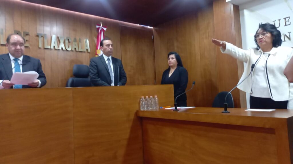 Toma protesta como magistrada del TET, Esther Terova Cote