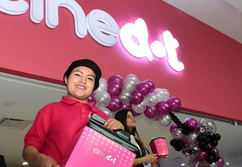 Celebra Chiautempan a 2 mil niñas y niños con función de cine
