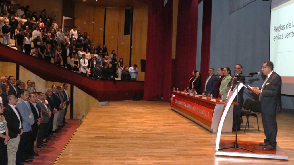 Analizan expertos reformas constitucionales que están transformando al Estado Mexicano, en la UATx