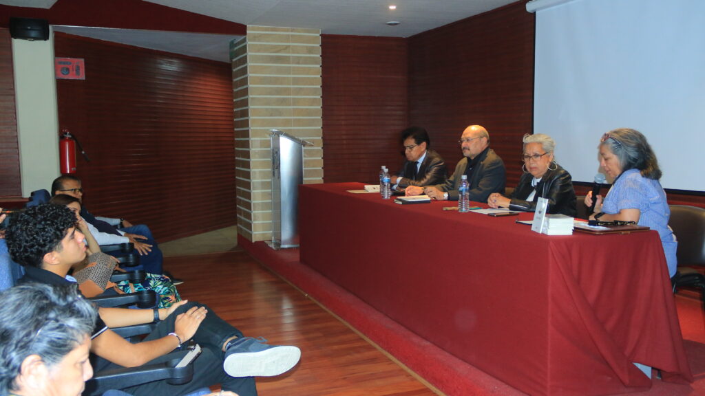 Presentaron en la UATx el libro 𝐄𝐥 𝐩𝐚𝐢𝐬𝐚𝐣𝐞