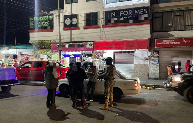 DETIENE POLICÍA DE APIZACO A TRES PERSONAS POR TIRAR BASURA EN LA VÍA PÚBLICA