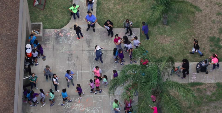 Narco mexicano alimenta sus filas con niños cada vez más jóvenes; los llaman “pollitos de colores”