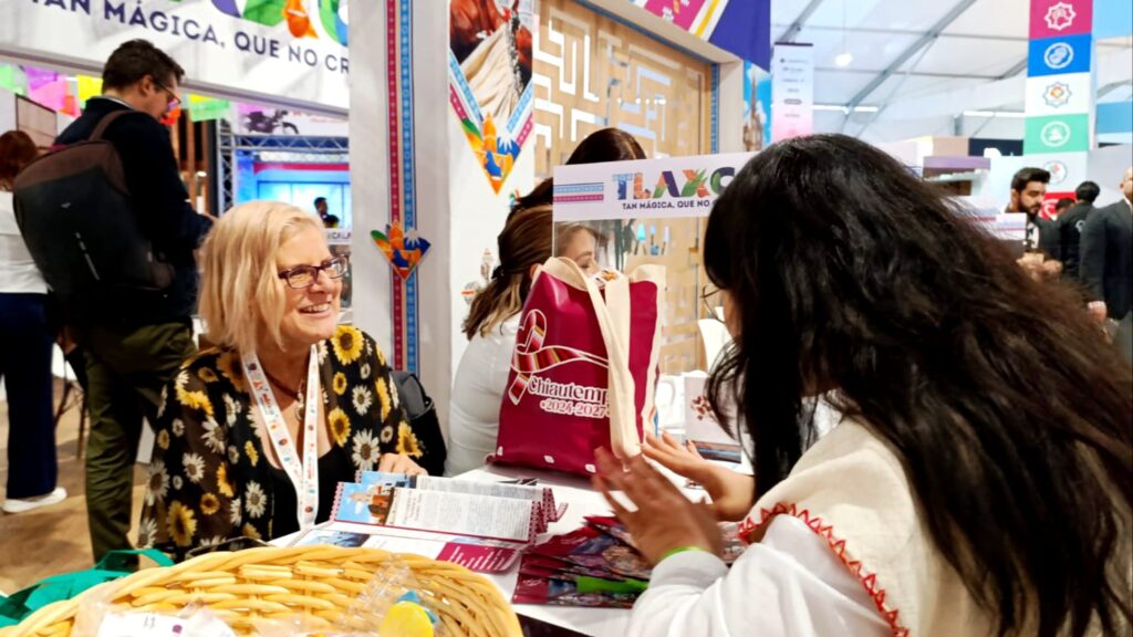 Textiles de Chiautempan maravillan en el turismo nacional e internacional