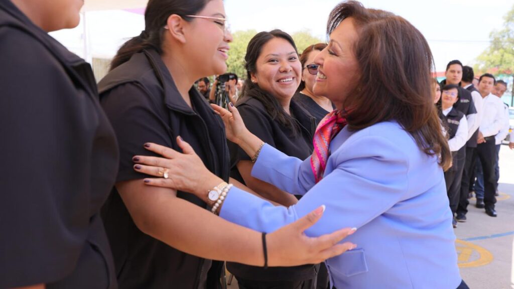 ENTREGA GOBERNADORA EQUIPAMIENTO DE ELECTROTERAPIA Y MOBILIARIO AL CRI-ESCUELA