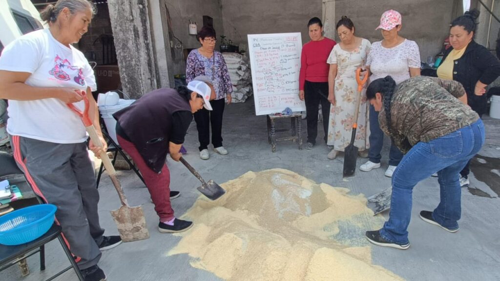 SECRETARÍA DE IMPULSO AGROPECUARIO FOMENTA LA AVICULTURA EN TECUEXCOMAC, IXTACUIXTLA