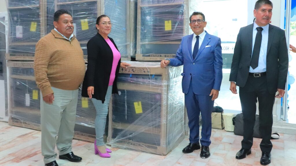 Encabeza Rector de la UATx festejo del “Día de la Madre y del Padre” de afiliados al STEIESET