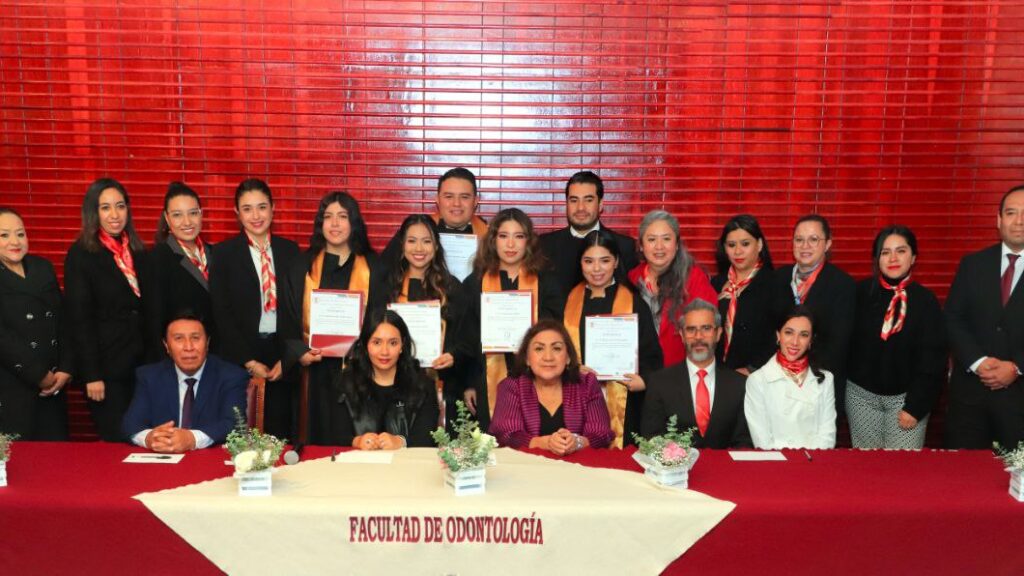 Gradúa Odontología UATx a nuevos especialistas odontopediatras