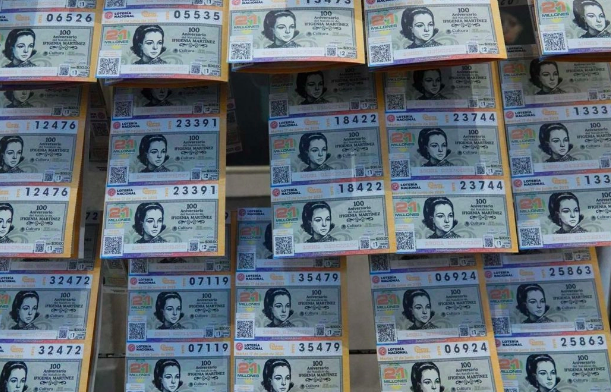 Develan billete de Lotería Nacional en honor al centenario de Ifigenia Martínez