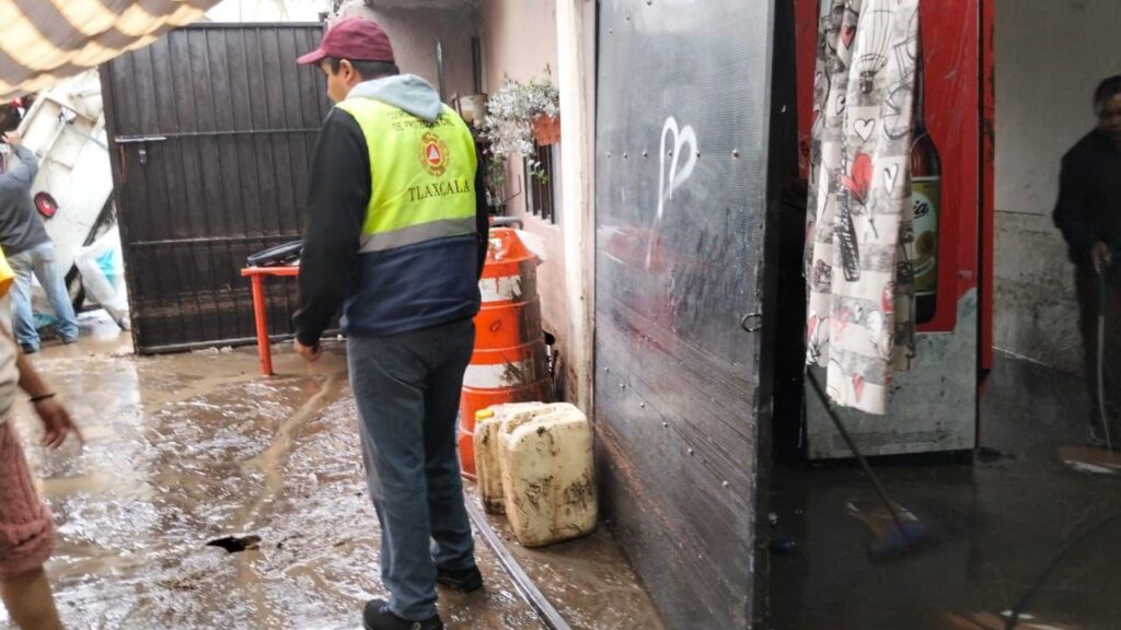 CEPC ATIENDE AFECTACIONES POR LLUVIA EN CALPULALPAN