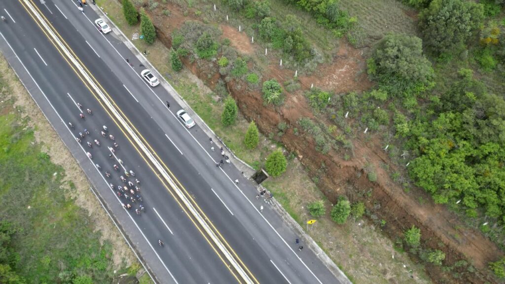 BRINDA GOBIERNO DEL ESTADO ATENCIÓN MÉDICA A CICLISTAS QUE SUFRIERON ALGUN PERCANCE