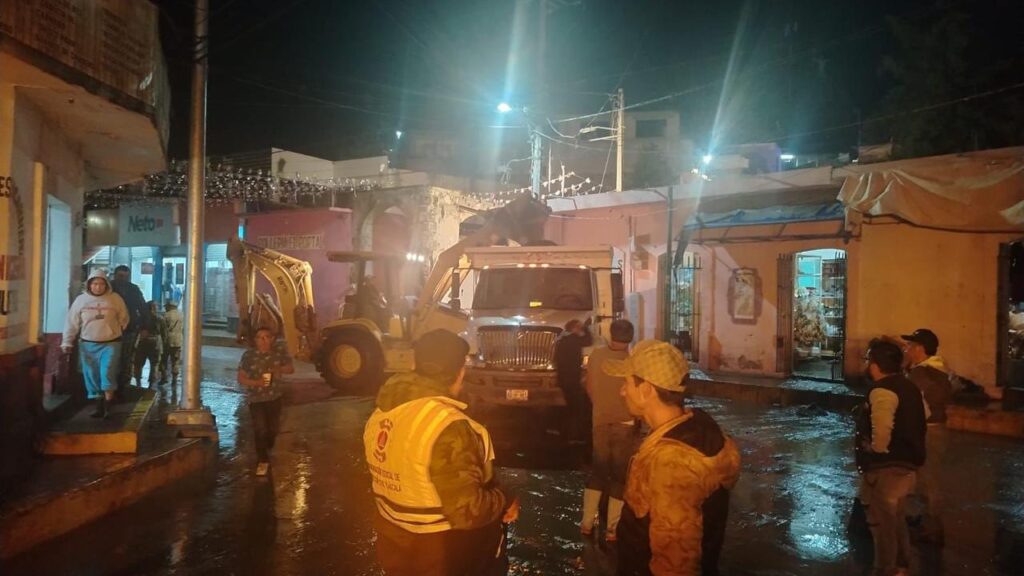 Continúa CEPC con la atención tras lluvia en Tequexquitla