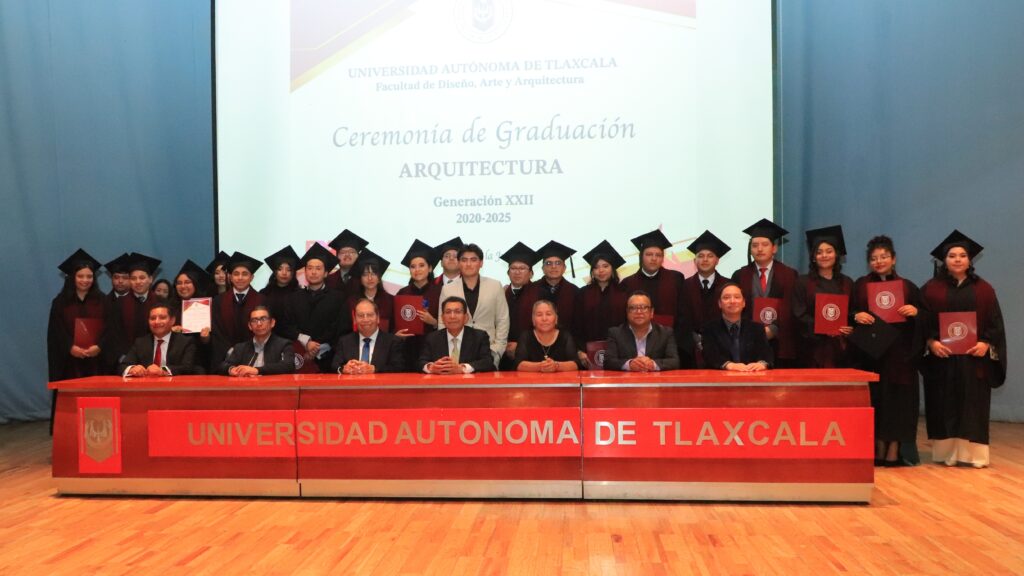 87 nuevos arquitectos reciben constancia de culminación de estudios en la UATx