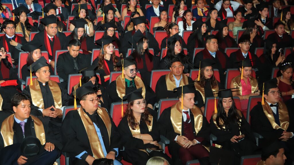 Impulsa la UATx nuevas trayectorias profesionales con el egreso de estudiantes en Ciencias Económico Administrativas