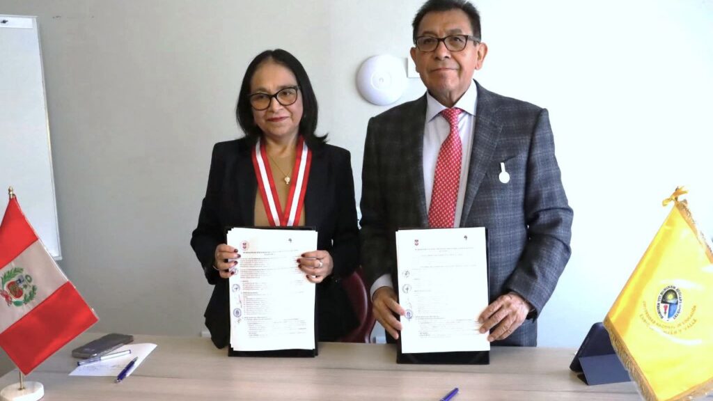 UATx y UNE de Perú formalizan acuerdo de colaboración académica