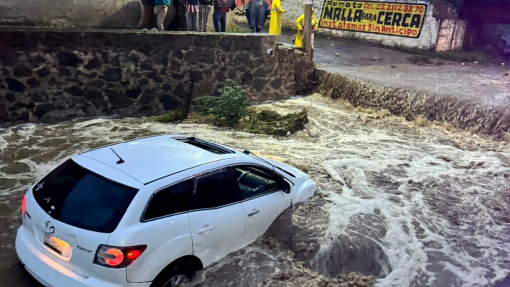 Autoridades municipales de Chiautempan implementan acordonamiento preventivo tras fuerte lluvia
