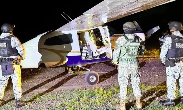 Harfuch responde a Bukele tras decomiso de avioneta de El Salvador