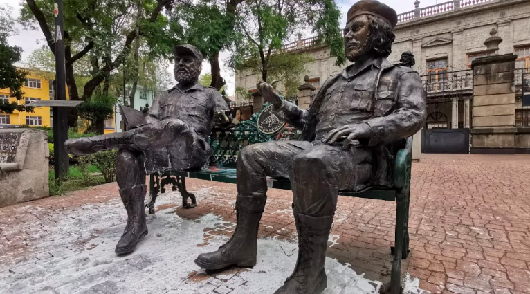Quitan estatuas de Fidel Castro y ‘Che’ Guevara; lo pidieron los vecinos, dice Rojo de la Vega