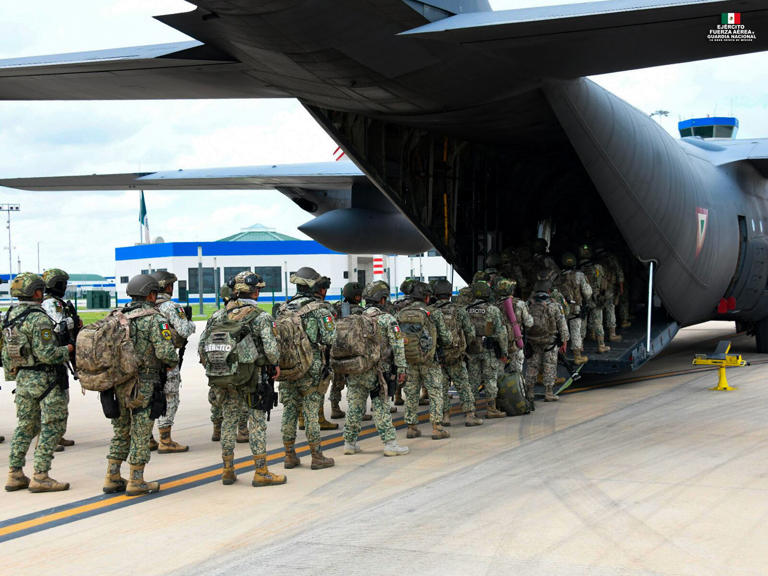 Defensa envía 90 elementos de las Fuerzas Especiales a Sinaloa a bordo de un C-130 Hércules para reforzar operativos del Ejército y Guardia Nacional