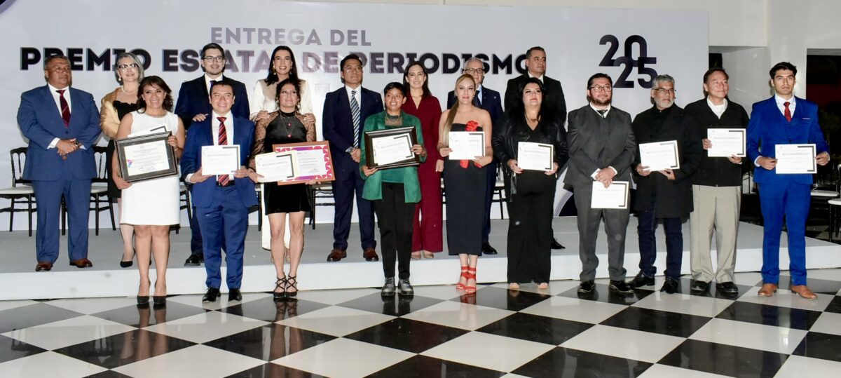 Josefina Rodriguez Zamora, Oscar Flores Jiménez y Mariana Espinoza de los Monteros Cuéllar atestiguaron la noche más importante para el periodismo local.