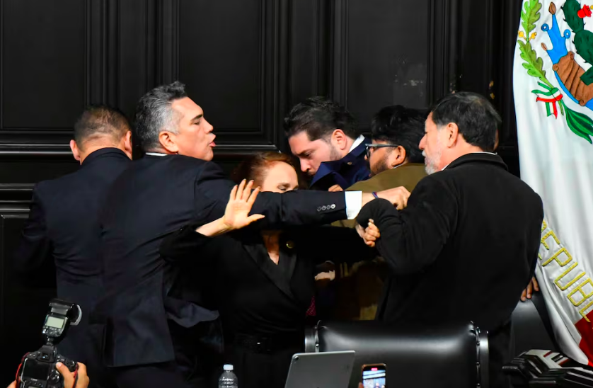 Exigen desafuero de ‘Alito’ tras agresión en el Senado