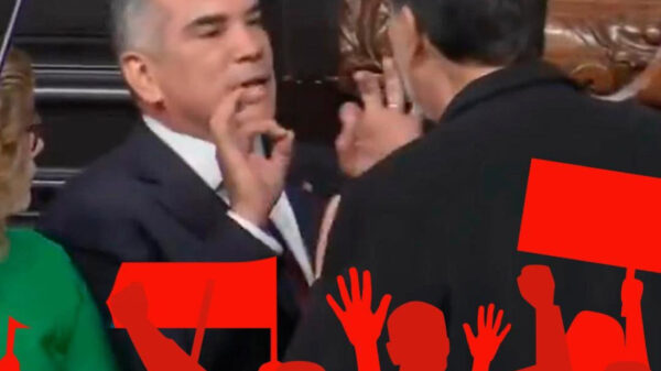 Al grito de: "derrotados, derrotados, derrotados", es como los miembros del PRI salieron del senado luego de golpear al presidente de la Mesa Directiva, Gerardo Fernández Noroña. Esa misma derrota parece haberse trasladado a las redes sociales.